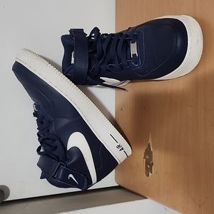 FOR SALE EXCELLENT USED CONDITION NIKE AIR FORCE 1 MID SIZE 10.
